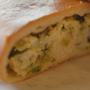 Фото товара 'Пирожок зеленый лук/яйцо'