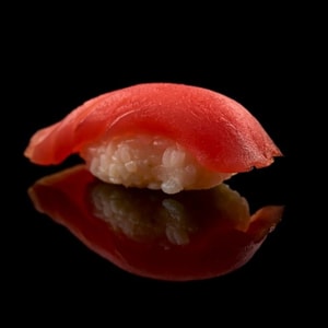 Фото товара 'Классические суши с лососем'