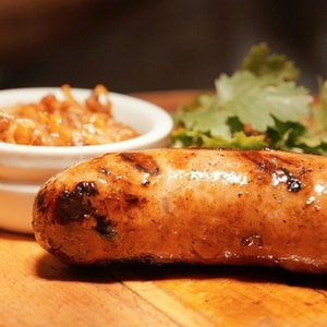 Фото товара 'Колбаска куриная с кедровыми орешками'