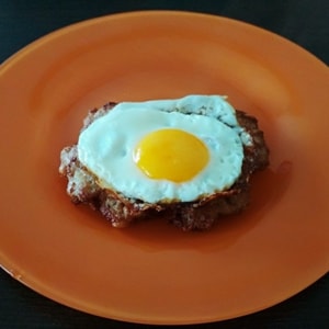 Фото товара 'Бифштекс говяжий с яйцом'