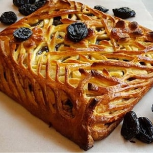 Фото товара 'пирог с черносливом и грецким орехом'