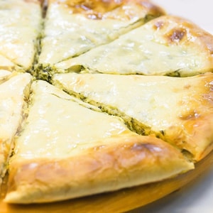 Фото товара 'Осетинский пирог с сыром, творогом и шпинатом'
