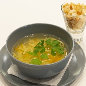 Фото товара 'Куриный суп с лапшой'