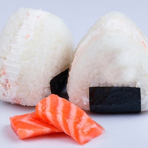 Фото товара 'Онигири с лососем'